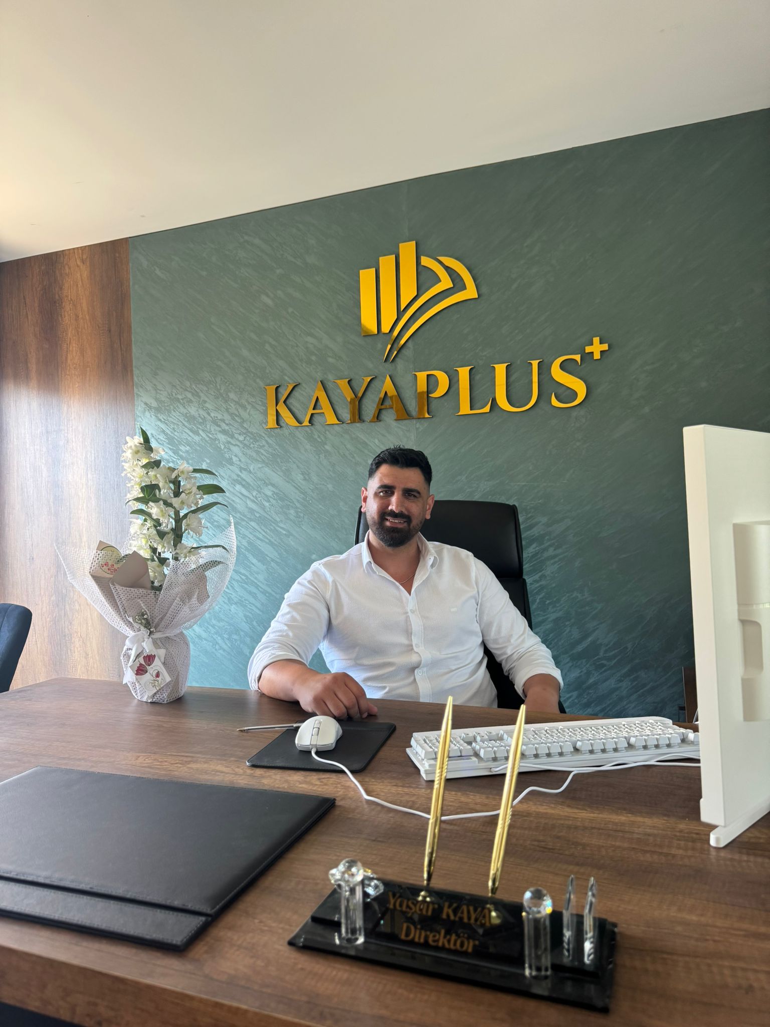 Yaşar Kaya ofis portresi